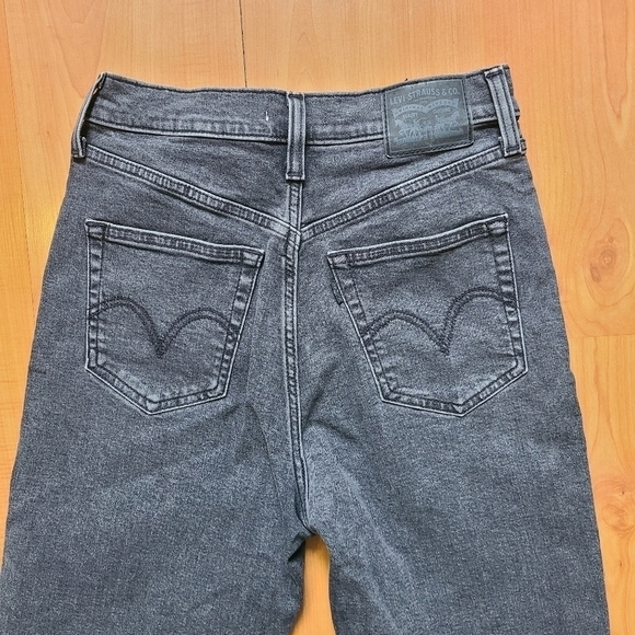 Levi's High Waisted Taper Jeans - Picture 4 of 13